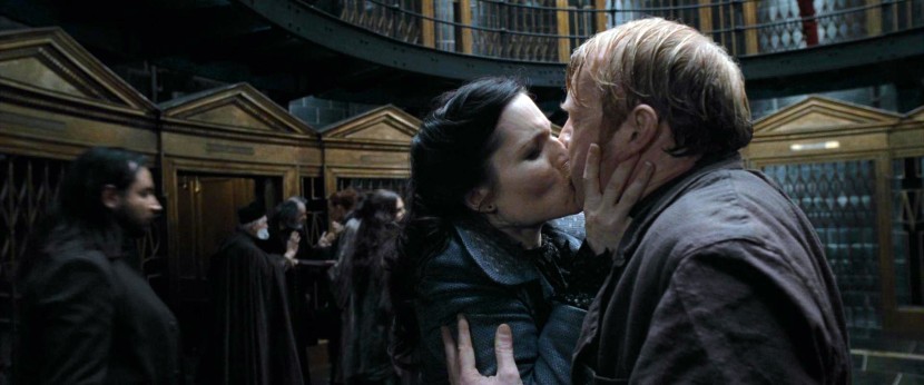 830px-DH1_Mary_kiss_the_fake_Reginald_Cattermole